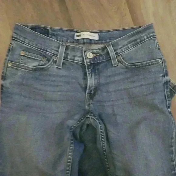 Levi Distressed Jeans - Picture 2 of 6